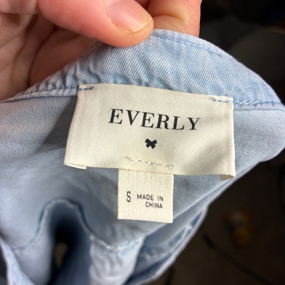 Everly Women's Blue Lyocell 3/4‎ Sleeve Button Front Twist Hem Blouse Size S - Picture 3 of 5